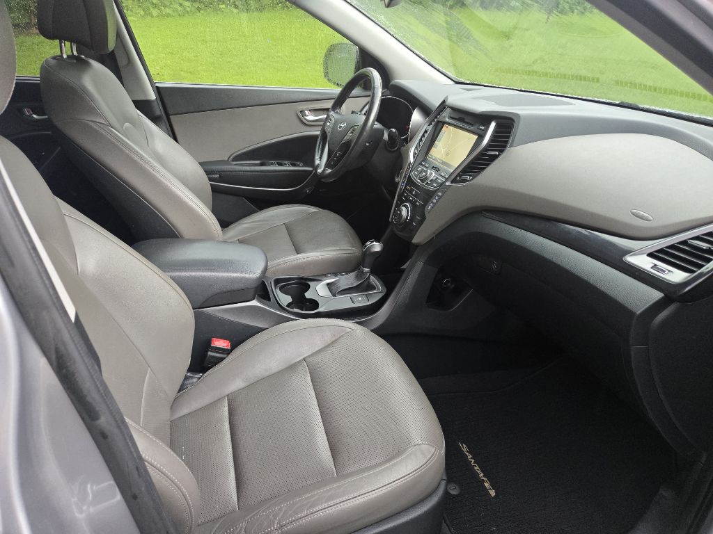 2016 Hyundai Santa Fe Image 9