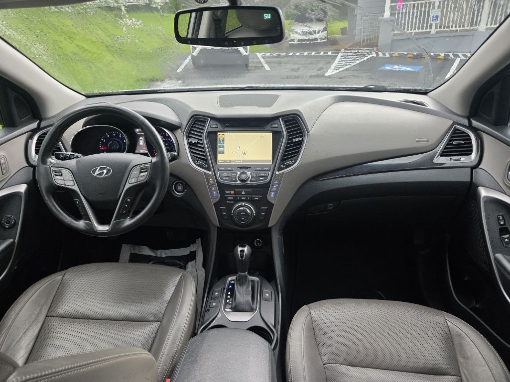 2016 Hyundai Santa Fe Image 10