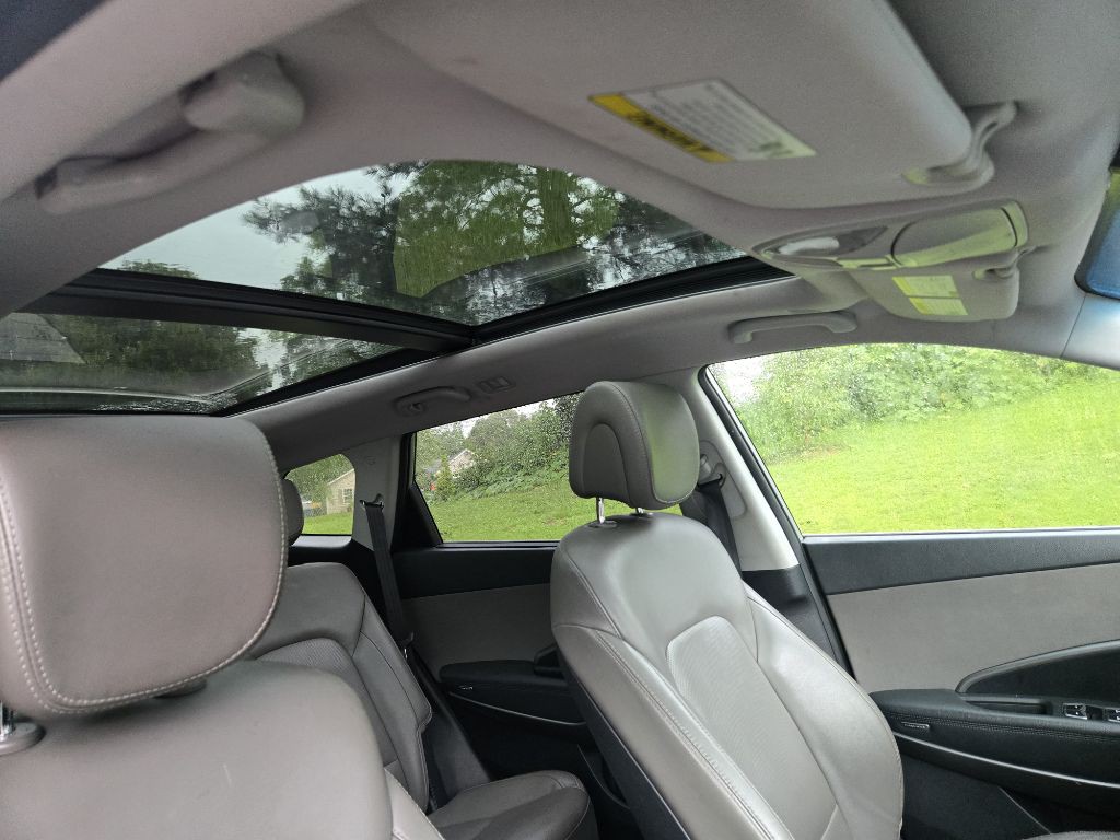 2016 Hyundai Santa Fe Image 11