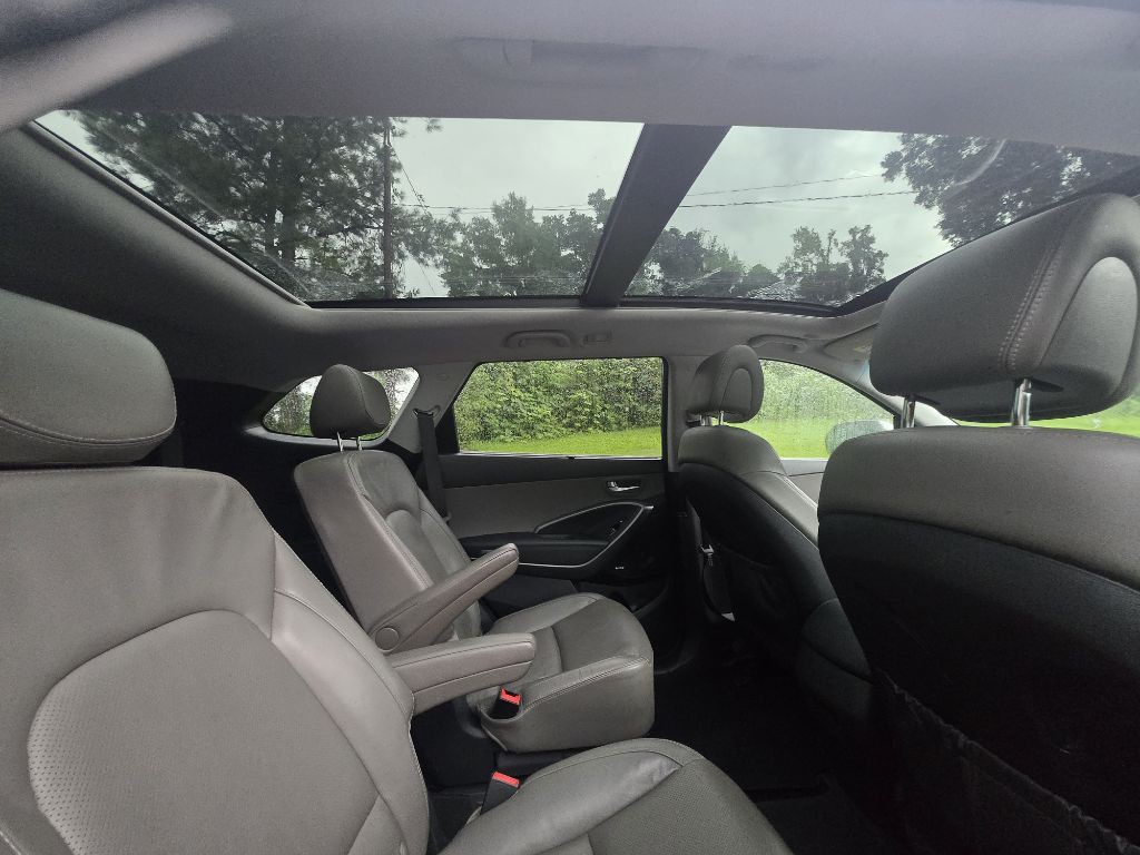 2016 Hyundai Santa Fe Image 12