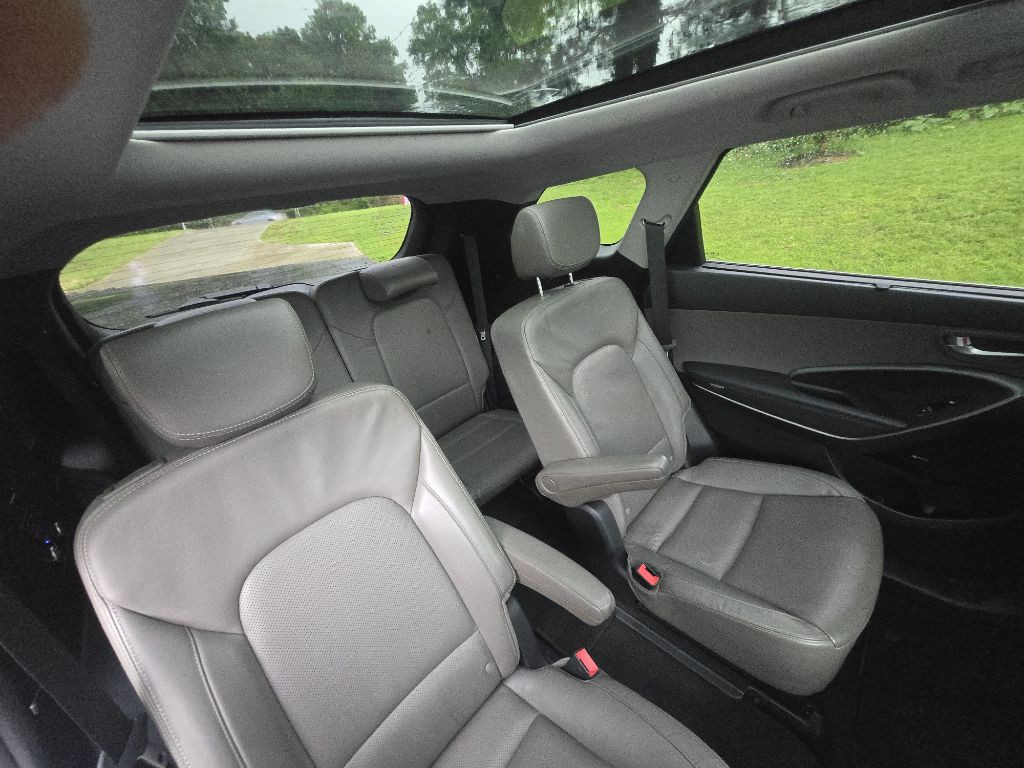 2016 Hyundai Santa Fe Image 13