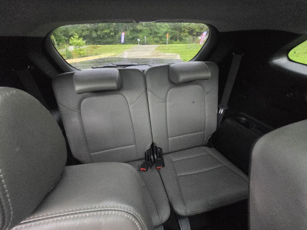 2016 Hyundai Santa Fe Image 14