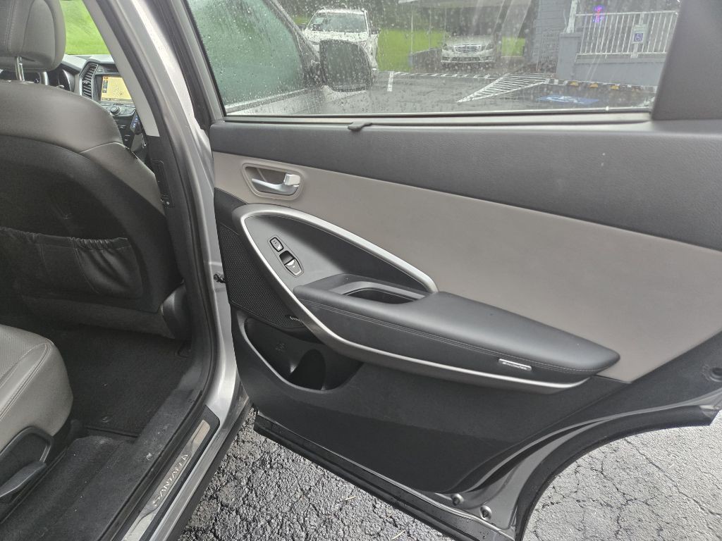 2016 Hyundai Santa Fe Image 15