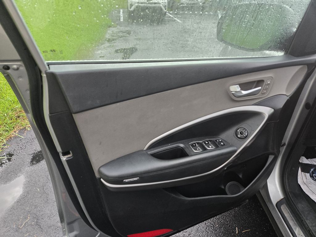 2016 Hyundai Santa Fe Image 24