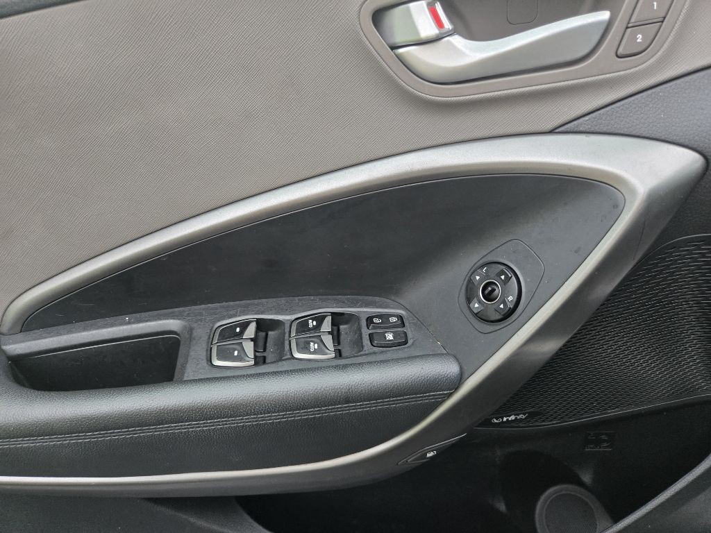 2016 Hyundai Santa Fe Image 27