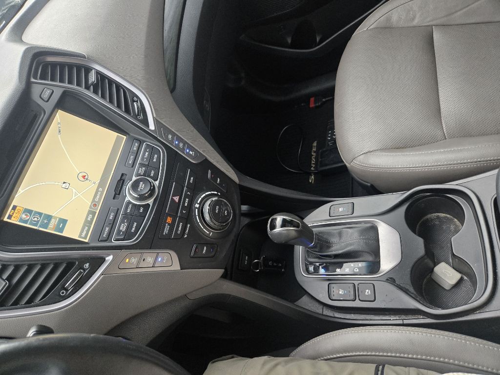 2016 Hyundai Santa Fe Image 32