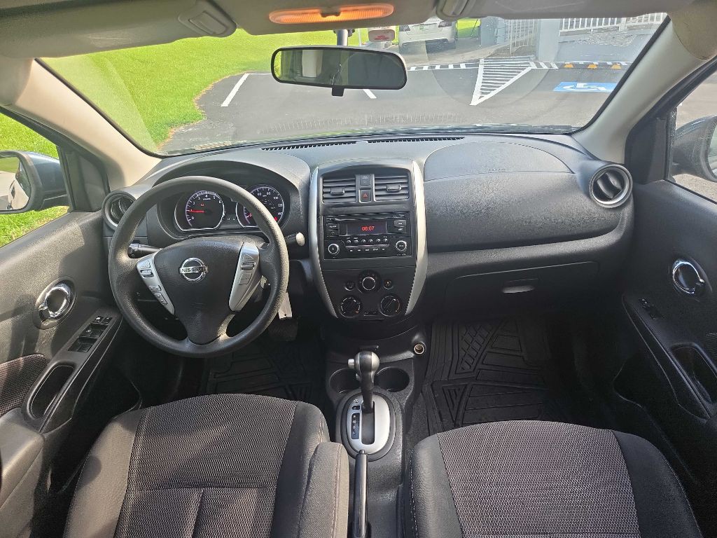 2017 Nissan Versa Image 4