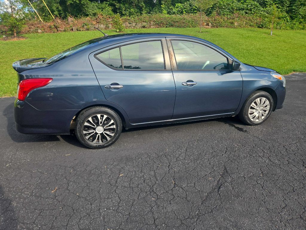 2017 Nissan Versa Image 5