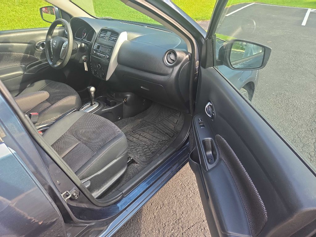 2017 Nissan Versa Image 8
