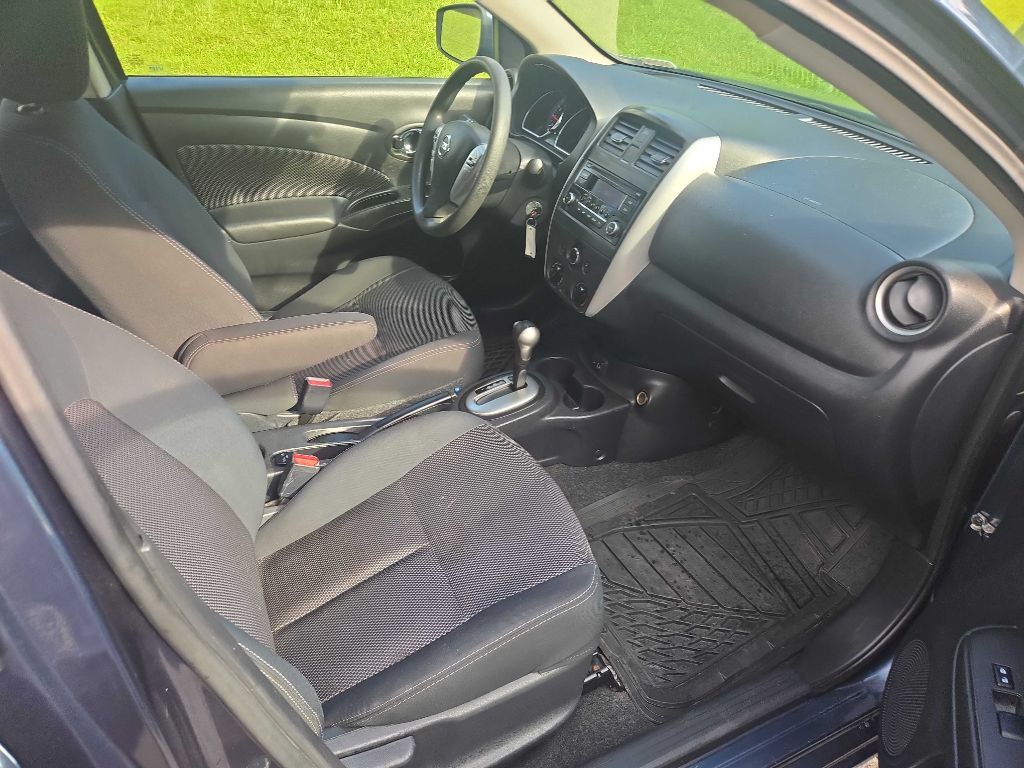 2017 Nissan Versa Image 9