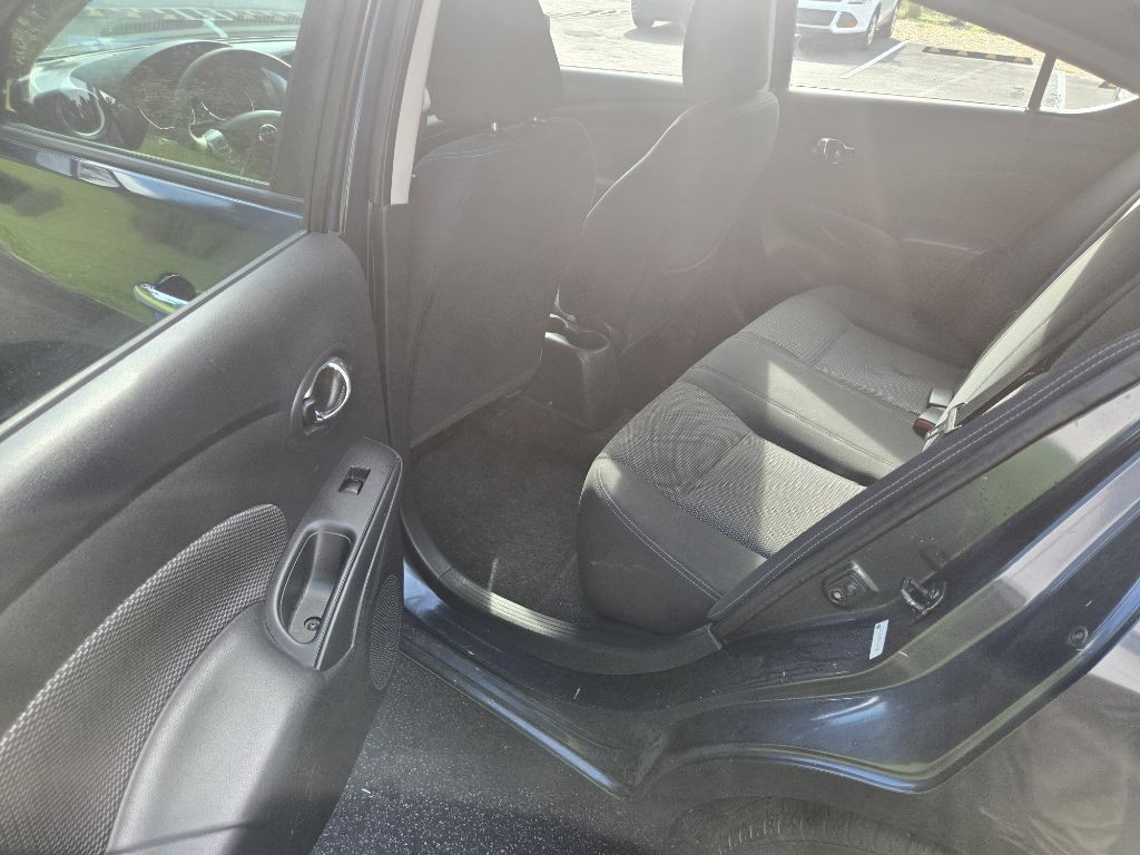 2017 Nissan Versa Image 17