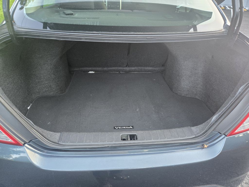 2017 Nissan Versa Image 30