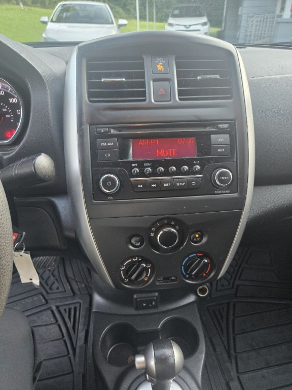 2017 Nissan Versa Image 32