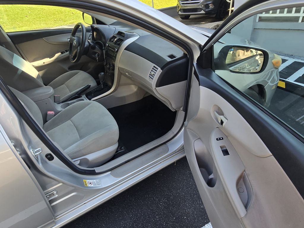 2013 Toyota Corolla Image 6