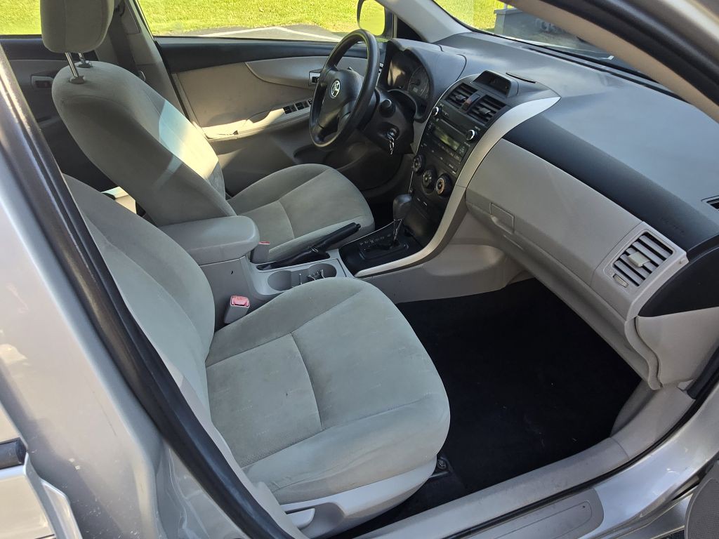 2013 Toyota Corolla Image 9