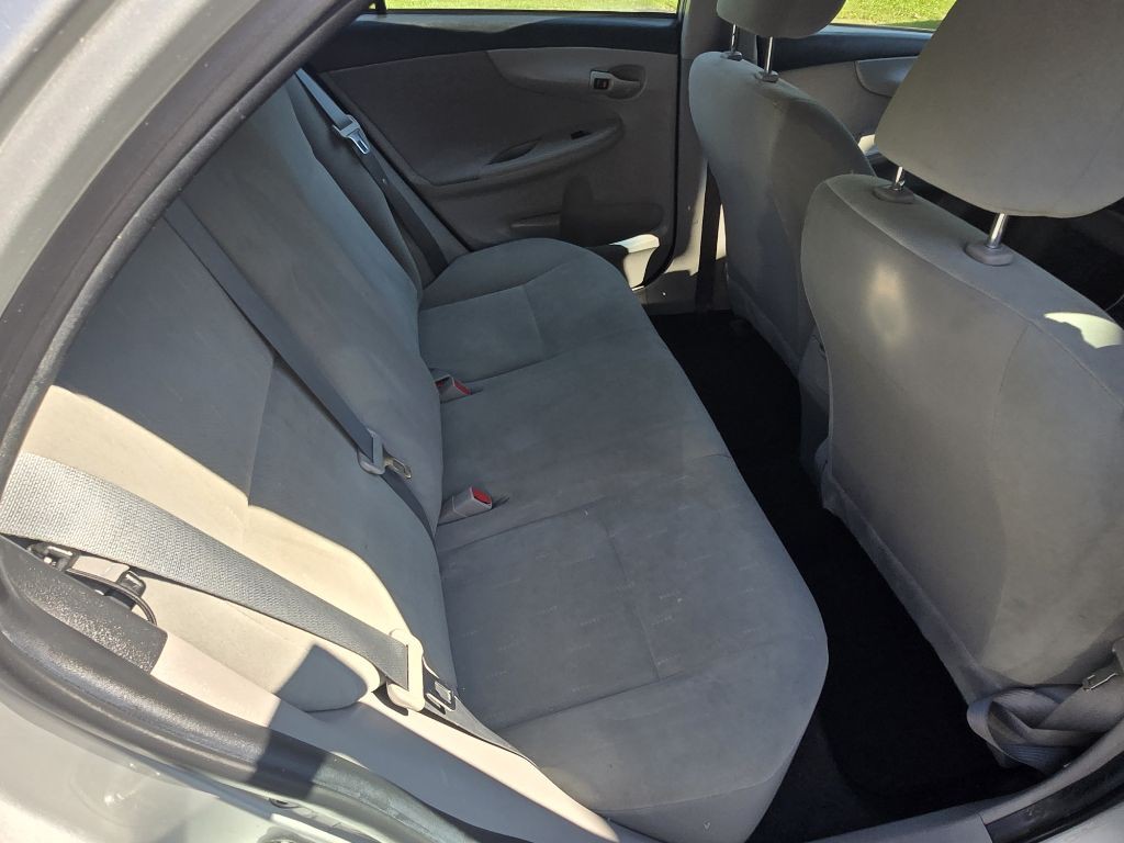 2013 Toyota Corolla Image 16