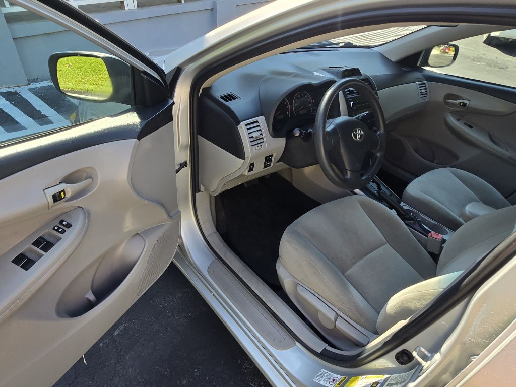 2013 Toyota Corolla Image 24