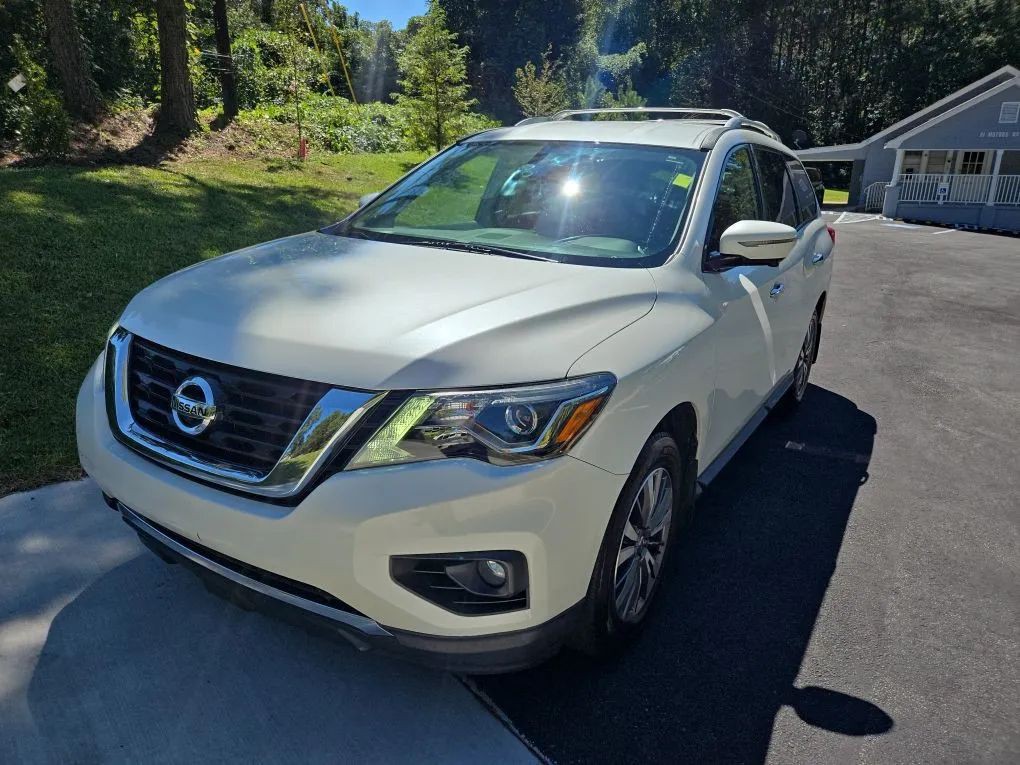 2020 Nissan Pathfinder Image 1