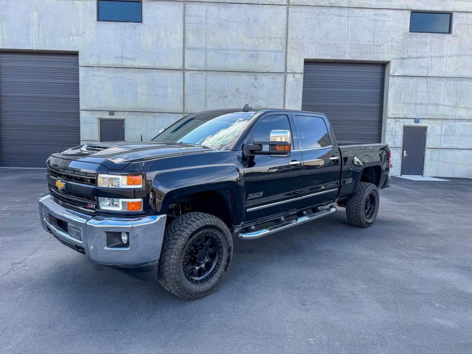 2019 Chevrolet Silverado 1500 Image 1