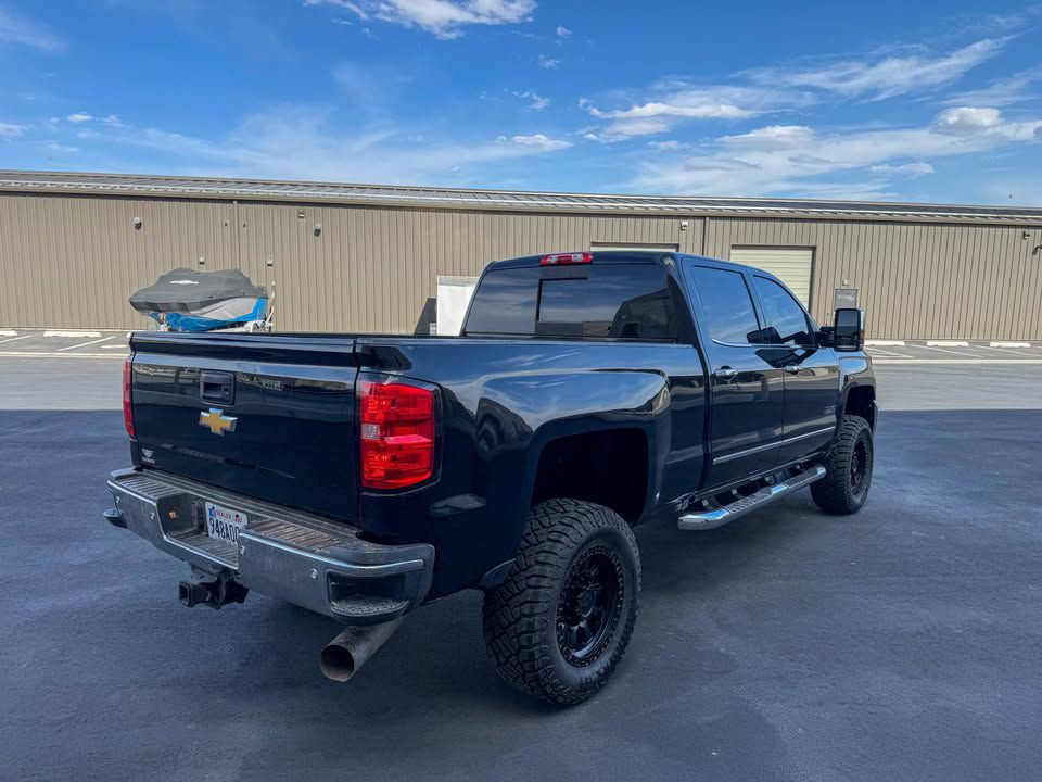 2019 Chevrolet Silverado 1500 Image 2