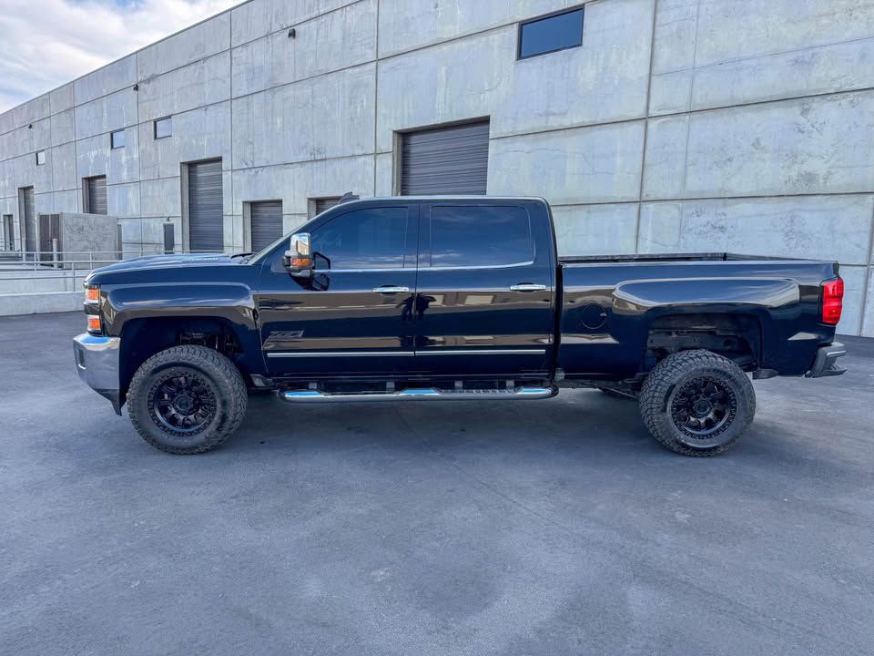 2019 Chevrolet Silverado 1500 Image 3