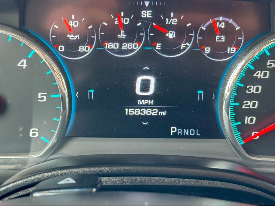 2017 Chevrolet Tahoe Image 2