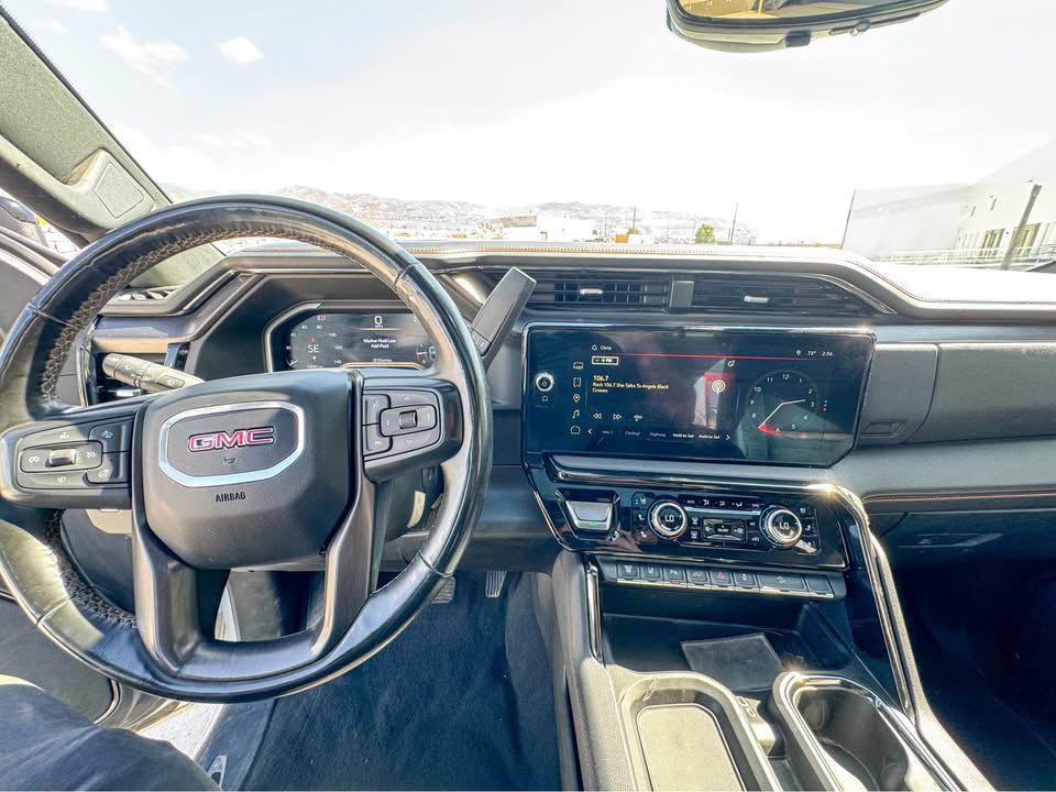 2024 GMC Sierra Image 2