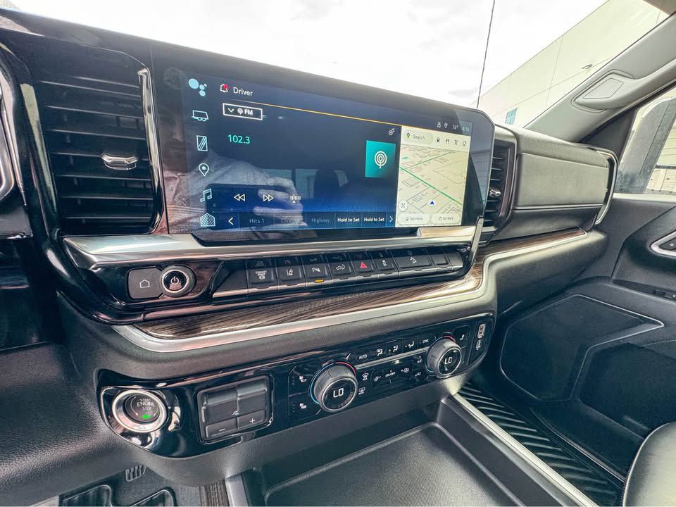 2025 Chevrolet Silverado 1500 Image 2