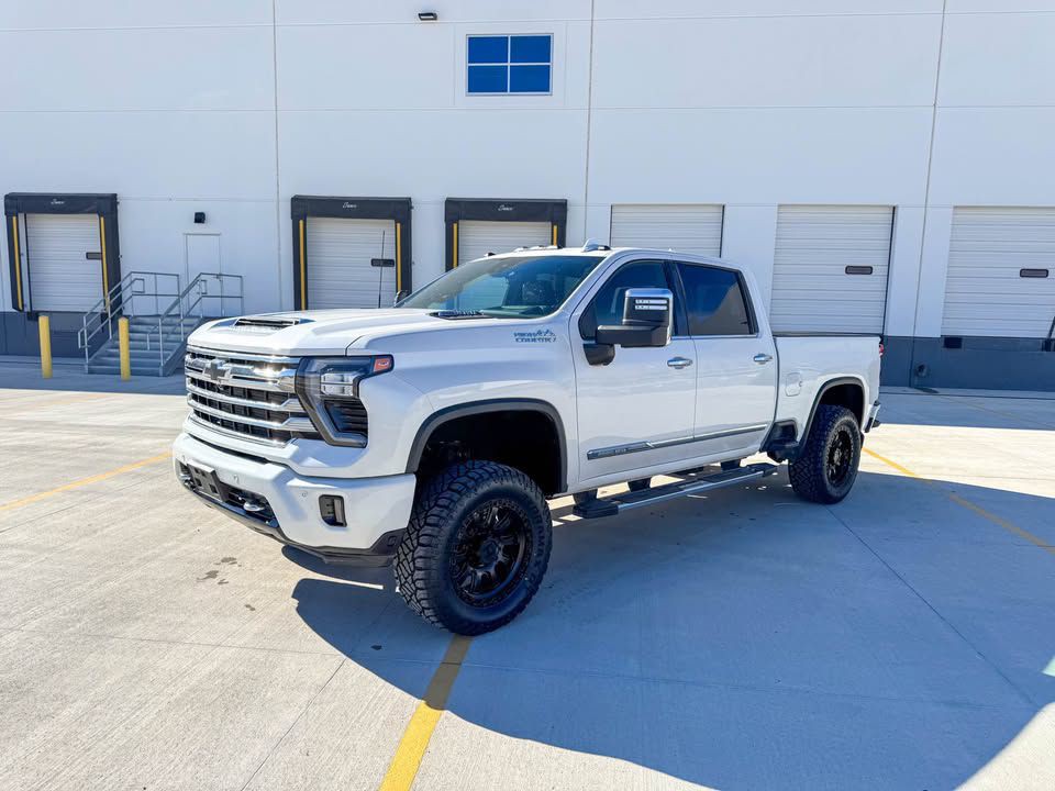2024 Chevrolet Silverado 1500 Image 1