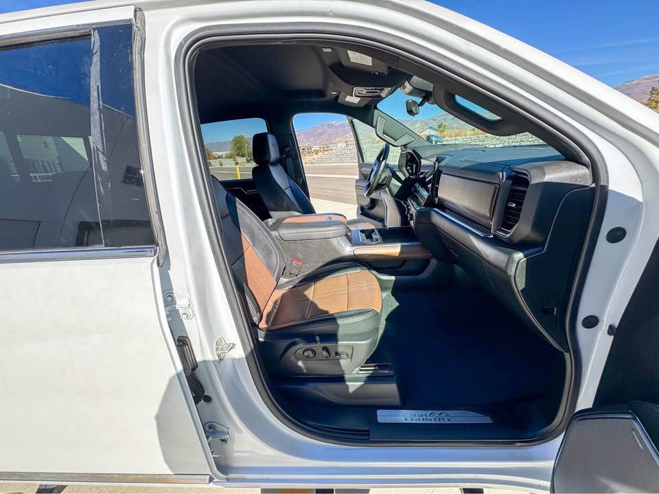 2024 Chevrolet Silverado 1500 Image 3