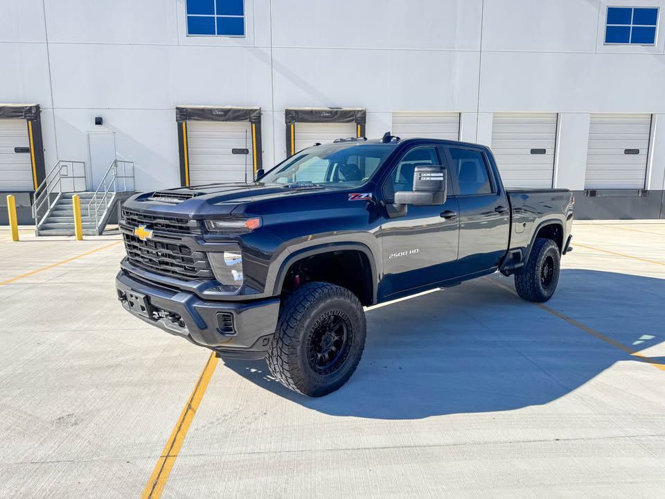 2024 Chevrolet Silverado 1500 Image 1