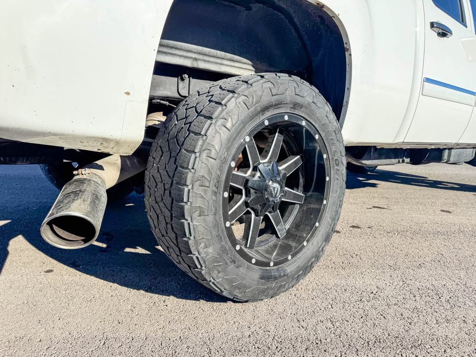 2011 GMC Sierra Image 8