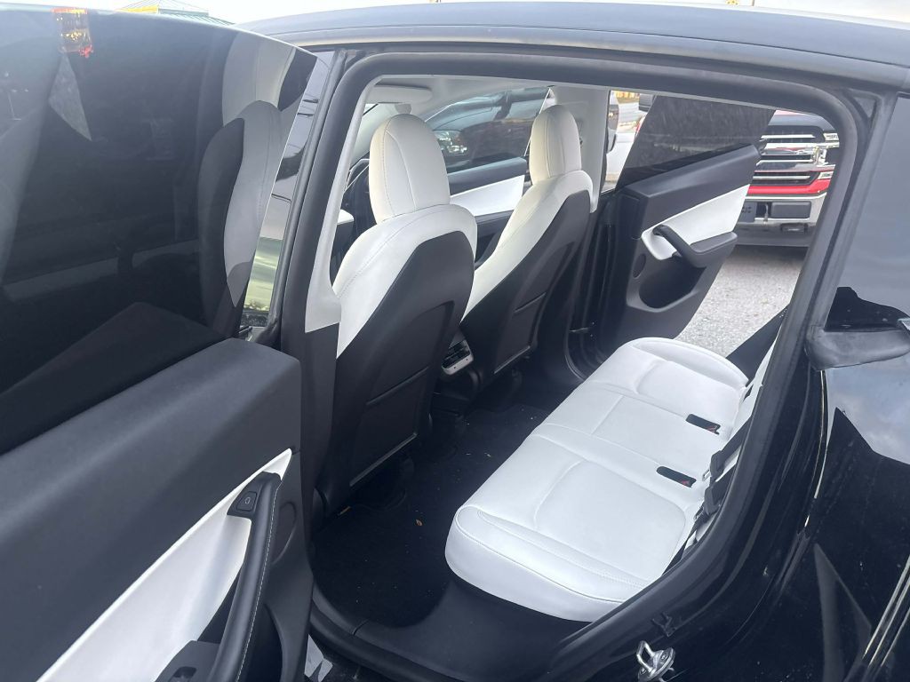 2022 Tesla Model Y Image 2