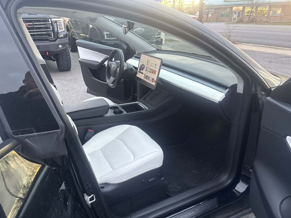 2022 Tesla Model Y Image 3