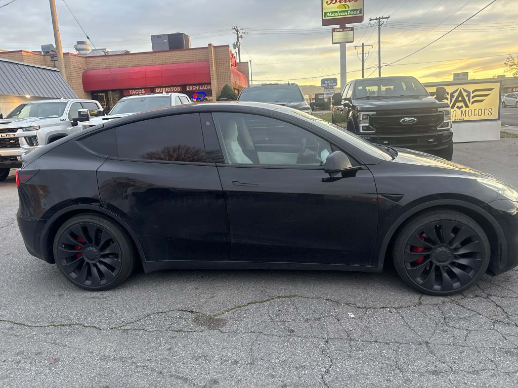 2022 Tesla Model Y Image 4