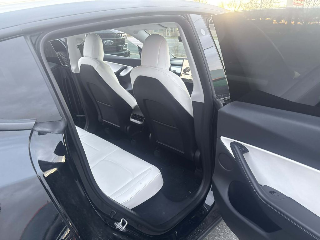 2022 Tesla Model Y Image 7