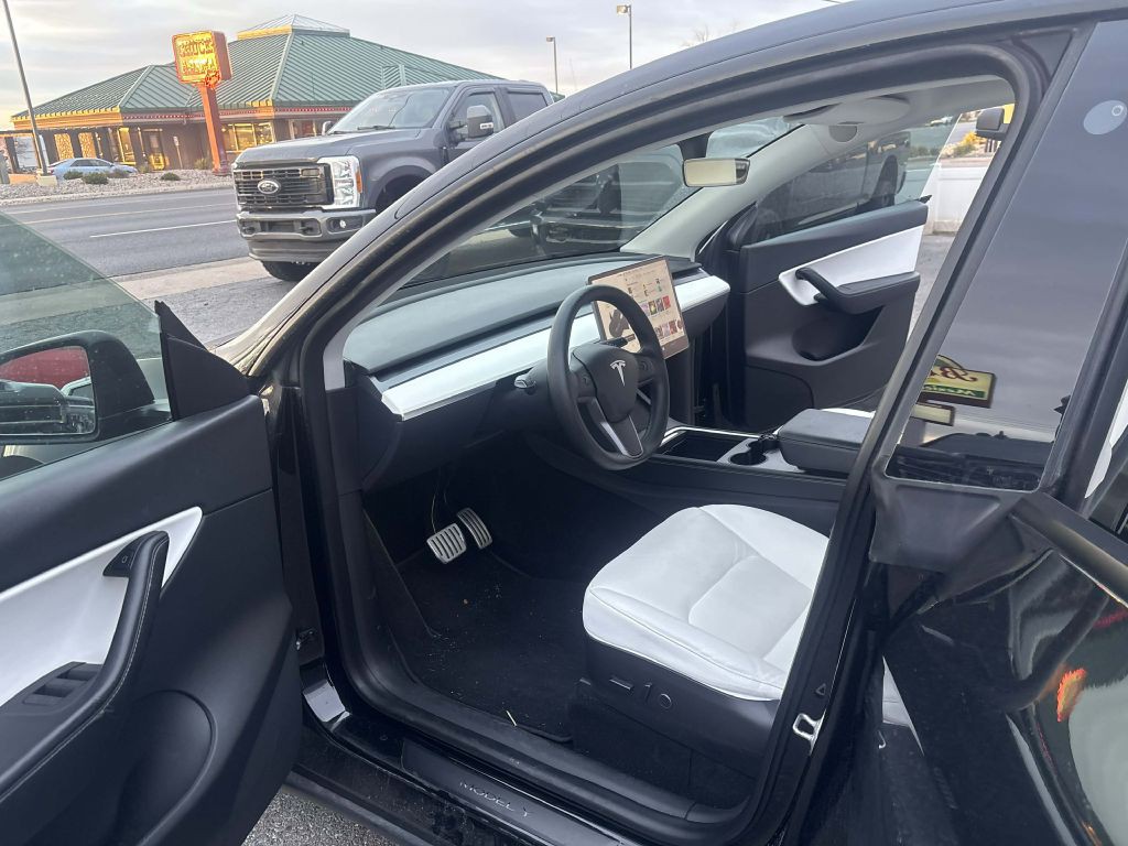 2022 Tesla Model Y Image 10