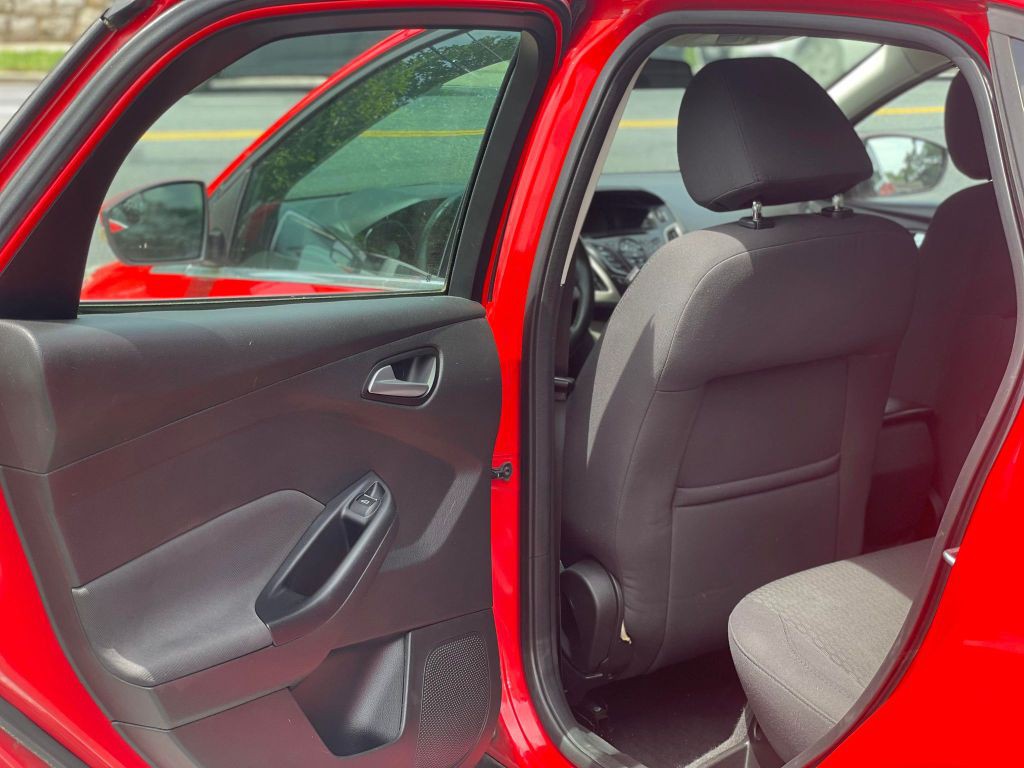 2012 Ford Focus Image 18