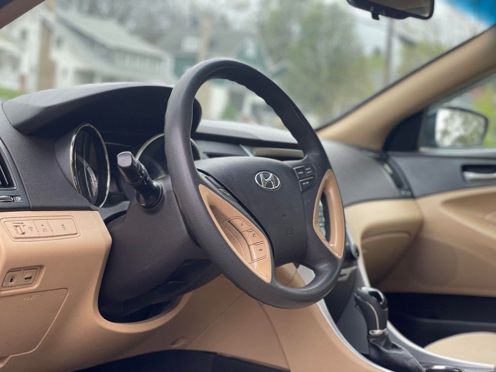 2013 Hyundai Sonata Image 8