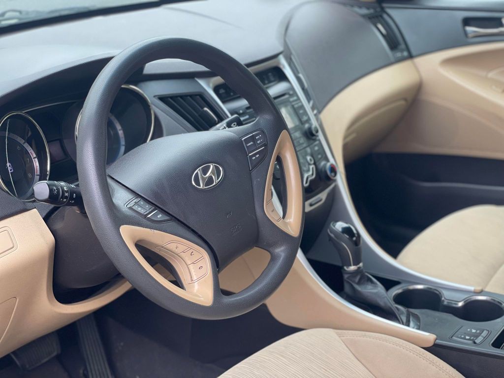 2013 Hyundai Sonata Image 9