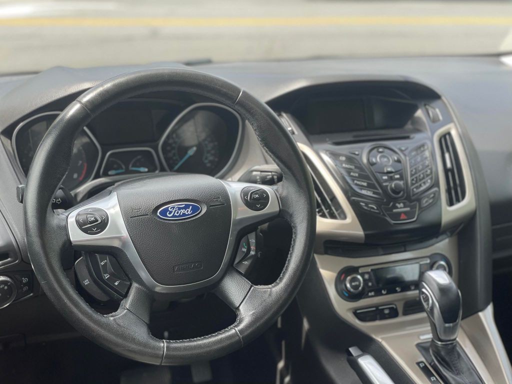 2012 Ford Focus Image 9