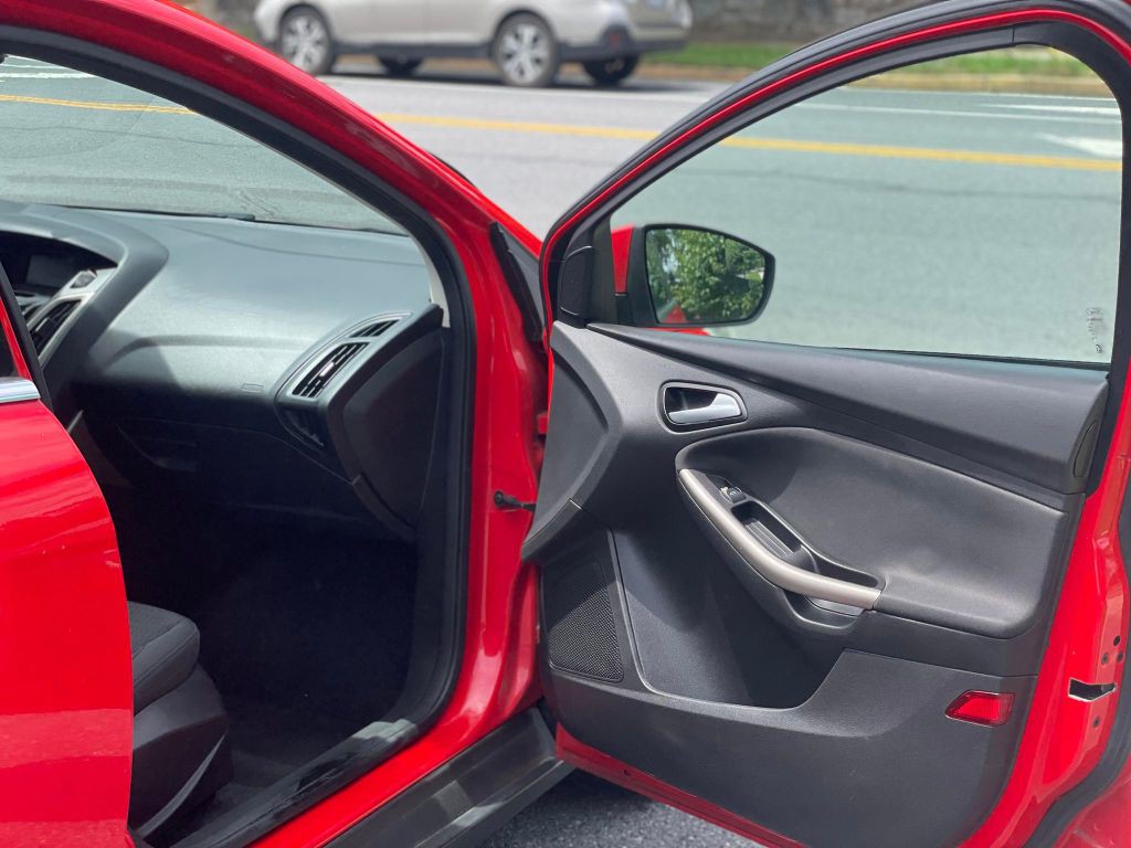 2012 Ford Focus Image 11