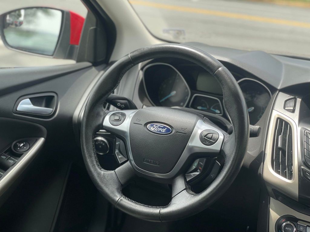 2012 Ford Focus Image 16