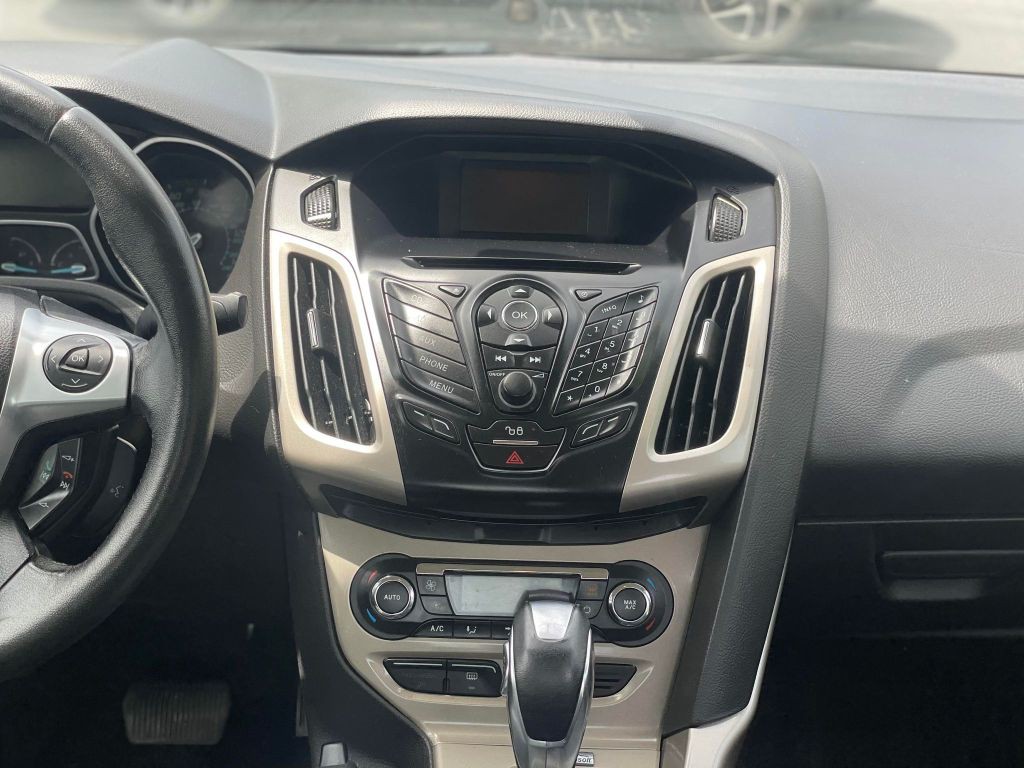 2012 Ford Focus Image 17