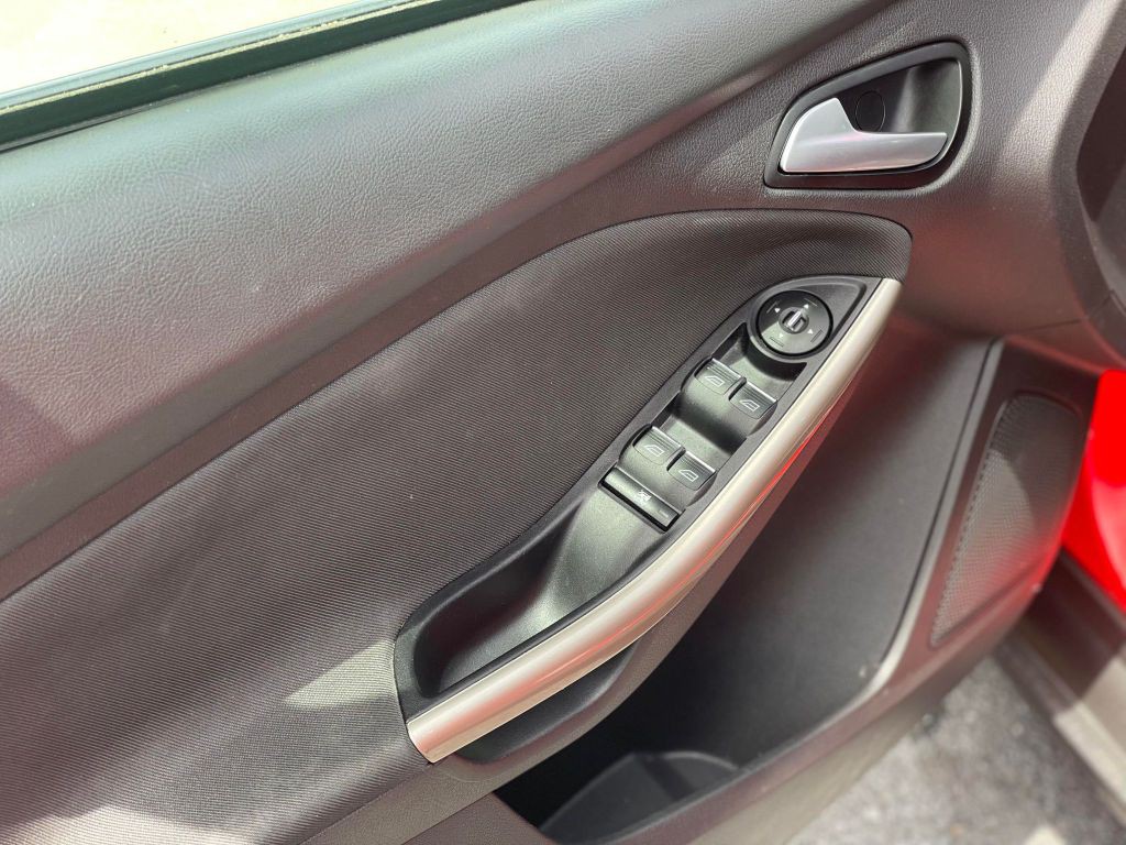 2012 Ford Focus Image 25