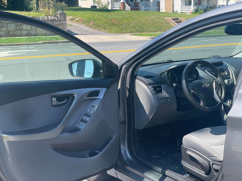 2012 Hyundai Elantra Image 7