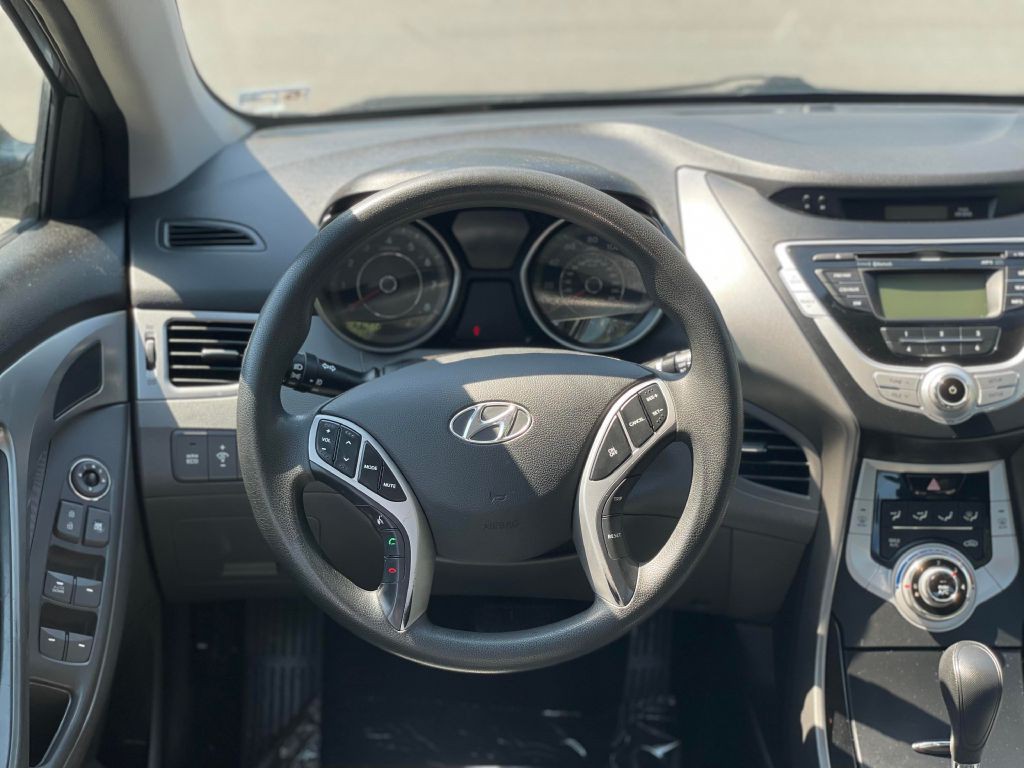 2012 Hyundai Elantra Image 10