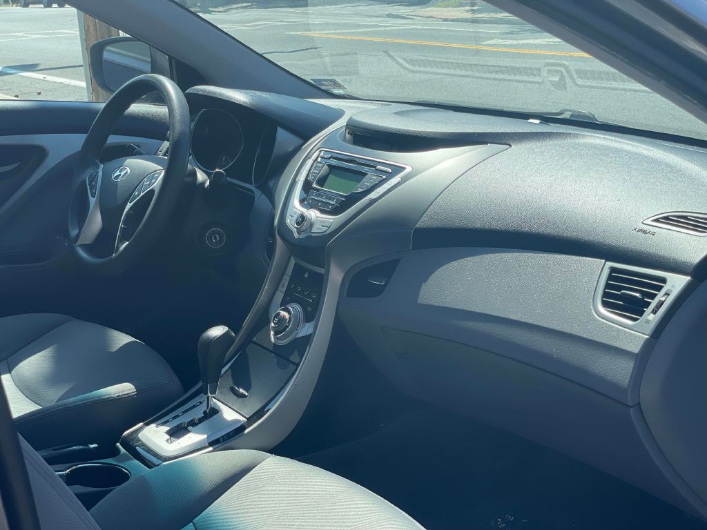 2012 Hyundai Elantra Image 13
