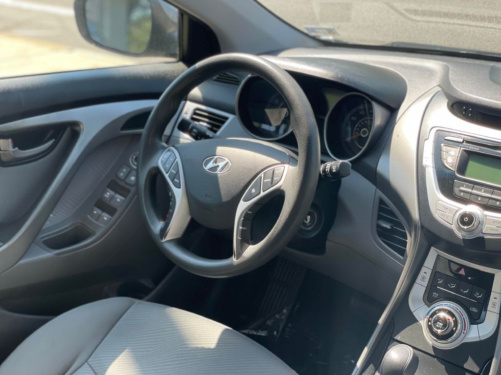 2012 Hyundai Elantra Image 14
