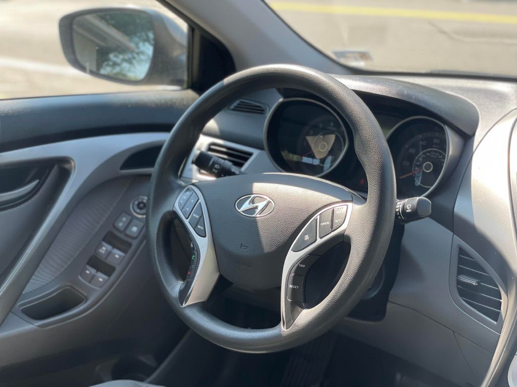 2012 Hyundai Elantra Image 15